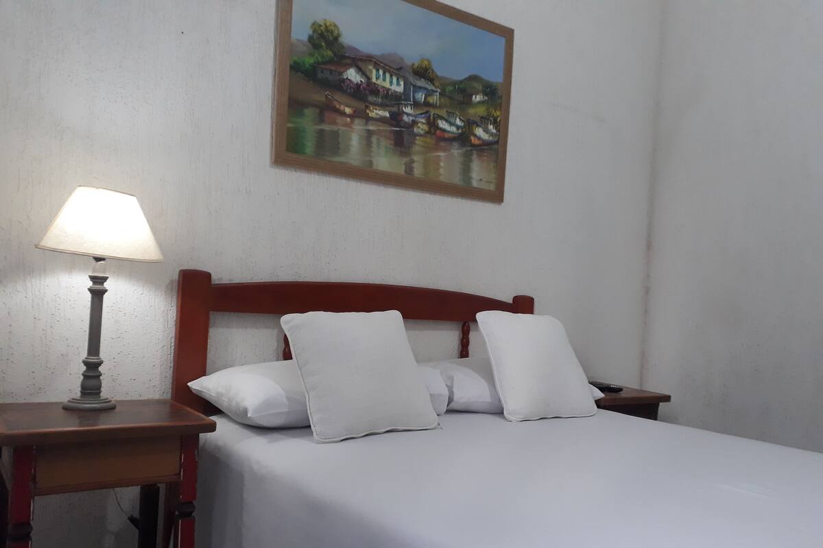 Minibar, free WiFi, bed sheets