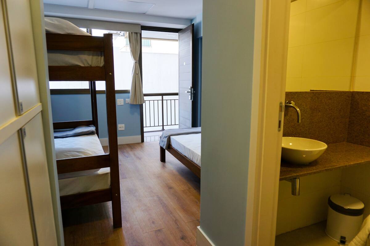 Dormitorio condiviso, per soli uomini (5 beds) | Con stile personalizzato, tende oscuranti, Wi-Fi gratuito