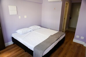 Dubbelrum eller tvåbäddsrum | Individuell inredning, mörkläggningsgardiner och gratis wi-fi