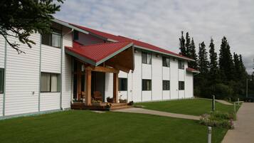 Vista frontal de la propiedad