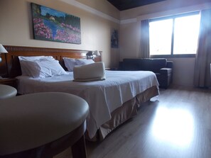Family Studio Suite | Minibar, desk, laptop workspace, free cribs/infant beds - Raupp Flats Gramado 01 (Gramado)