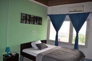 高级双人房 | 办公桌、熨斗/熨板、床单