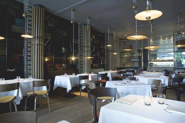 Breakfast, lunch, dinner served; local and international cuisine 