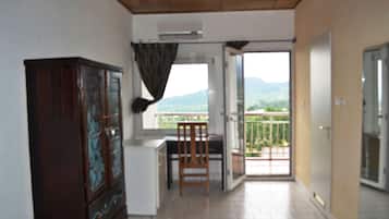 Superior Double Room | Desk, iron/ironing board, bed sheets