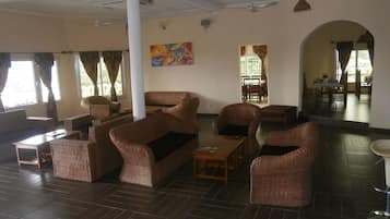 Coin salon dans le hall