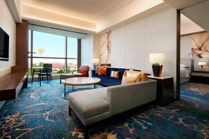 Svit Deluxe - 1 kingsize-säng (Deluxe suite) | Vardagsrum | 46-tums LED-tv med satellitkanaler och tv