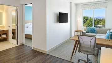 In-room safe, individually furnished, desk, laptop workspace