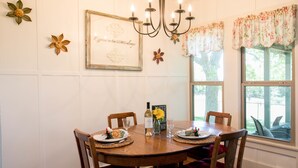 Standard-Haus, 1 Schlafzimmer (Country Quiet Guesthouse) | Essbereich im Zimmer