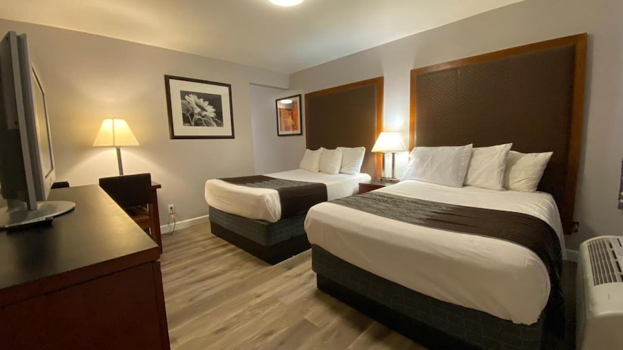 Colonial Motel