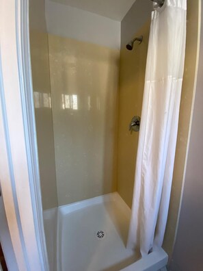 Standard Room, 2 Double Beds | Bathroom | Combined shower/bathtub, free toiletries, towels
