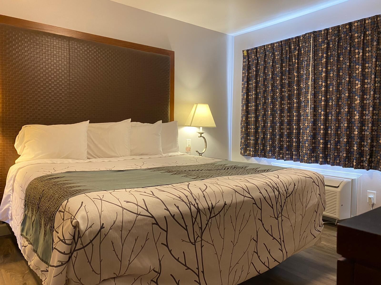 Standard Room, 1 King Bed