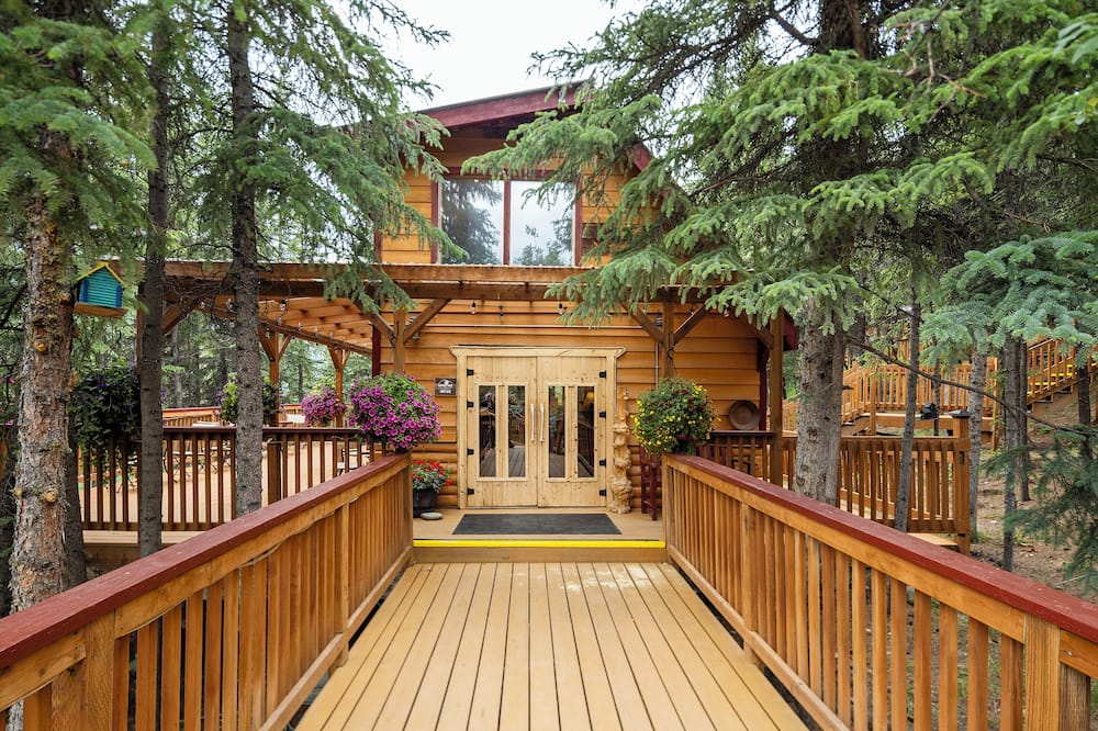Denali Crow's Nest Cabins