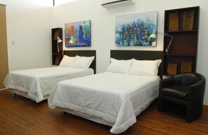 8 bedrooms, minibar, in-room safe, individually decorated - Casa Taller Ramirez (Playas)