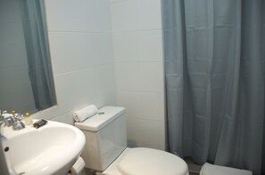Apartment, 2 Bedrooms | Bathroom | Shower, free toiletries, hair dryer, towels - Bajada Balta Apartment in Miraflores (Lima)