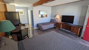 Standard Room, Multiple Beds, Kitchen | Living area | TV - Deerview Lodge & Cabins - Princeton BC (Princeton)