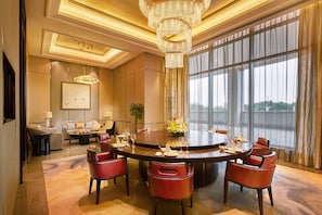 2 restaurants, breakfast, lunch, dinner served; Chinese cuisine