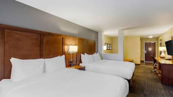 Suite, varias camas, no fumadores | Escritorio, cortinas opacas, tabla de planchar con plancha