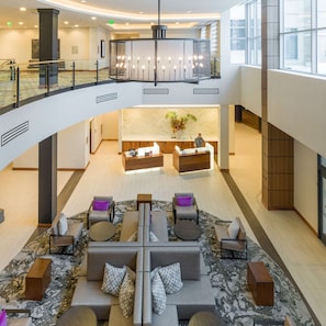 Lobby - Embassy Suites by Hilton Berkeley Heights (Berkeley Heights)