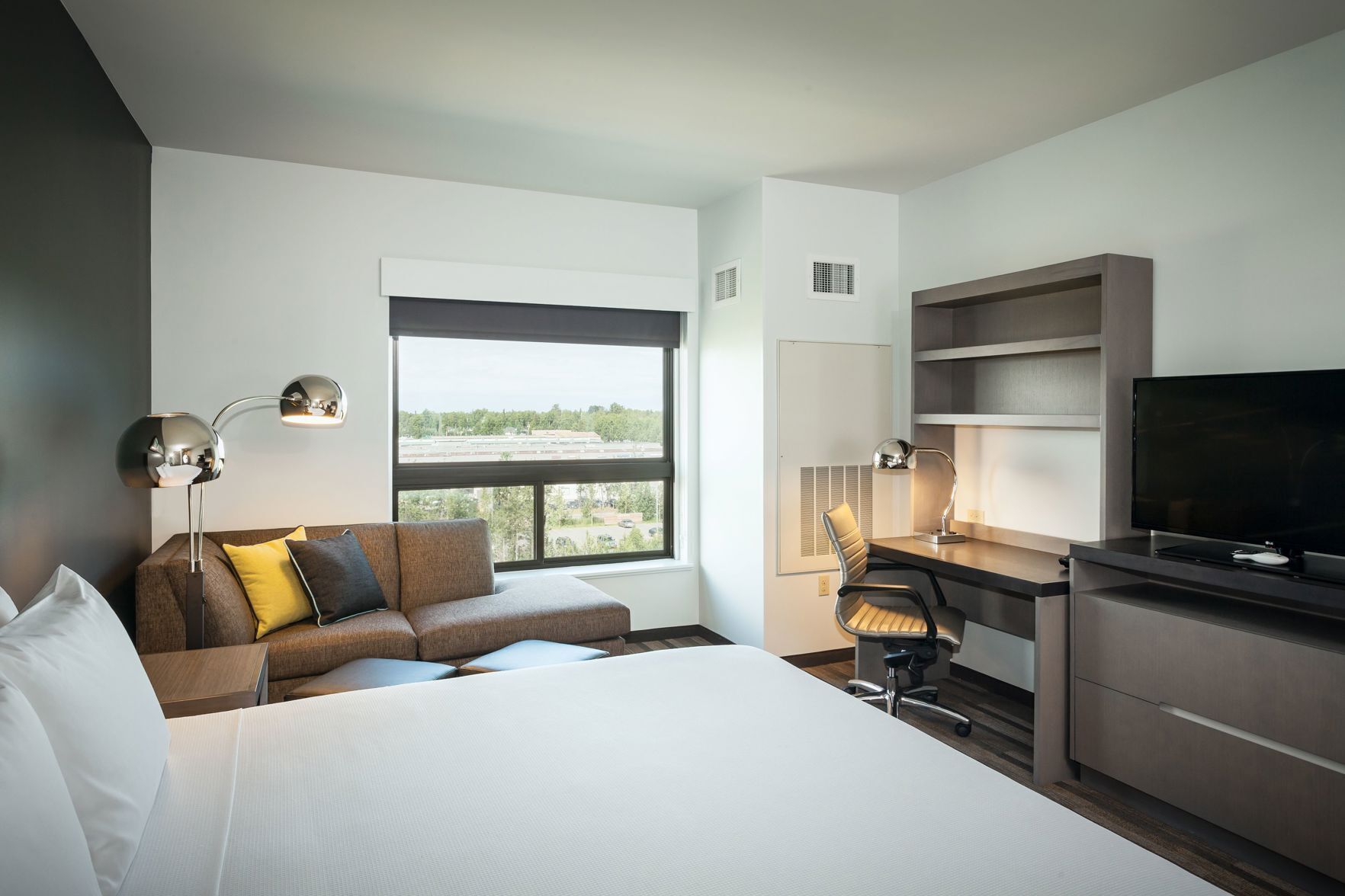 Hypo-allergenic bedding, in-room safe, desk, laptop workspace