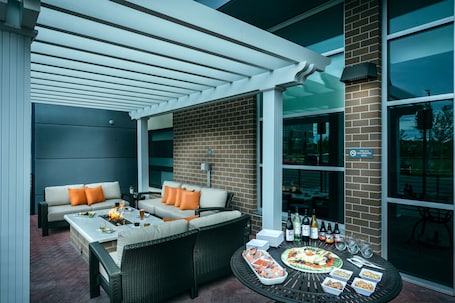 Restaurante al aire libre. Hyatt House Anchorage