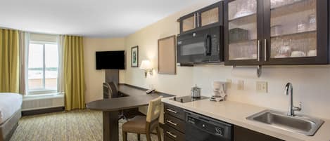 Studio Suite, 1 Queen Bed | Desk, iron/ironing board, cribs (free), rollaway beds (surcharge)
