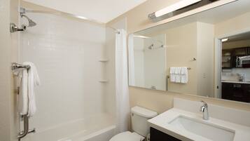 Combined shower/bathtub, free toiletries, hair dryer, towels