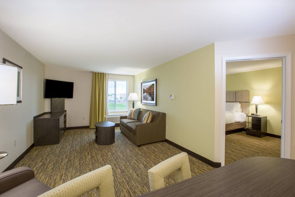 Suite, 1 Bedroom | Desk, iron/ironing board, free cots/infant beds, rollaway beds