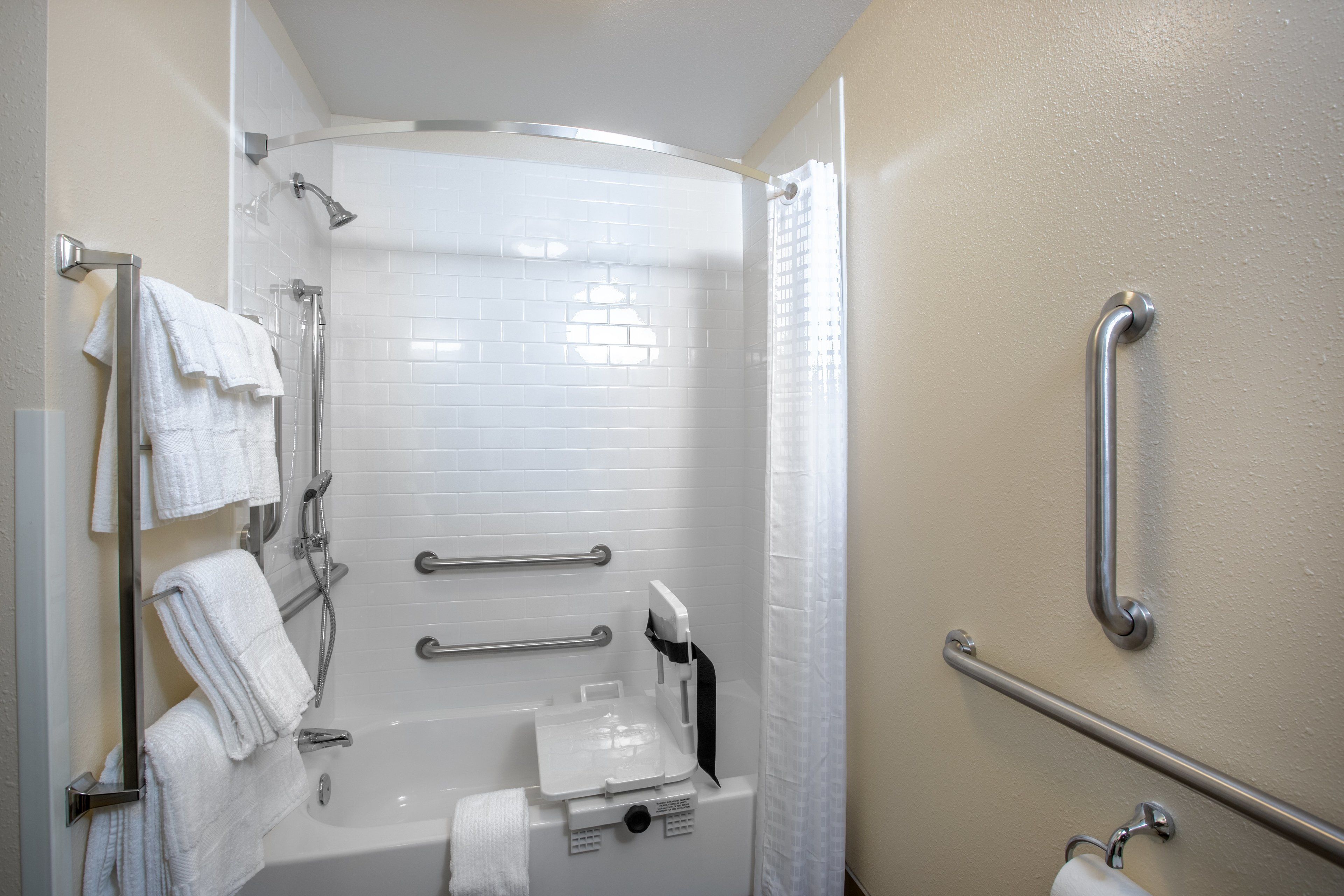 combined shower/bathtub, free toiletries, hair dryer, towels