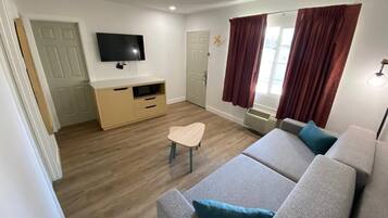 Deluxe Suite, 2 Bedrooms | 1 bedroom, free WiFi, bed sheets