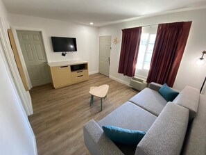 Deluxe Suite, 2 Bedrooms | 1 bedroom, free WiFi, bed sheets