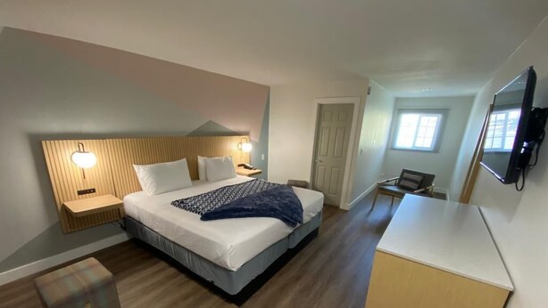 Standard Room, 1 King Bed - Salt Air Lodge (Santa Cruz)