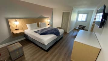 Standard Room, 1 King Bed | 1 bedroom, free WiFi, bed sheets