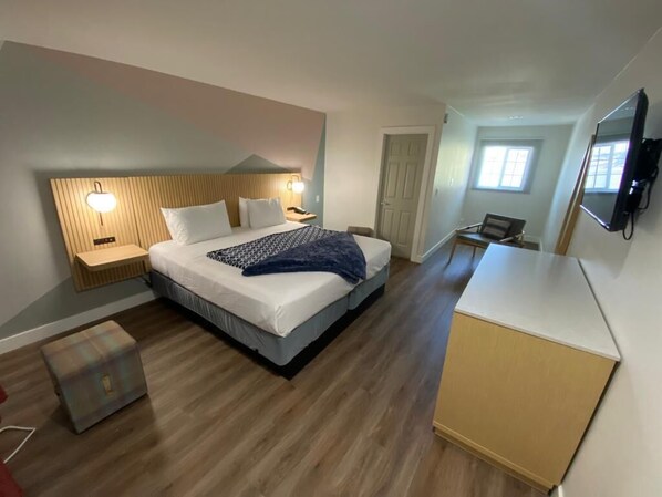 Standard Room, 1 King Bed | 1 bedroom, free WiFi, bed sheets
