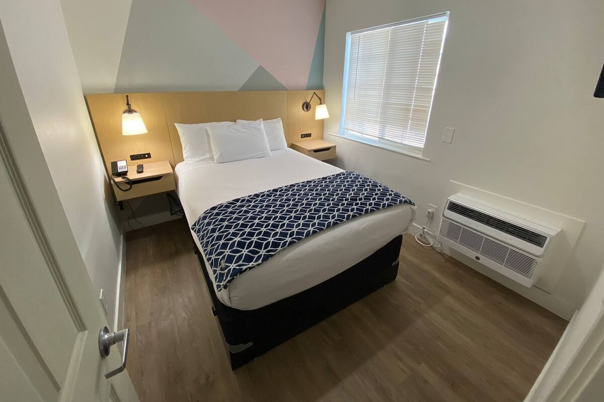 Junior Suite, Multiple Beds | 1 bedroom, WiFi (free), bed sheets