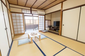 객실 내 식사 공간