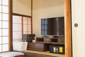 1 bedroom, in-room safe, free cribs/infant beds, free WiFi