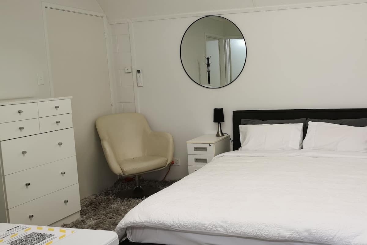 Comfort studio suite | Pillowtop-bedden, een strijkplank/strijkijzer, gratis wifi, beddengoed