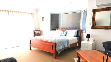 Executive Room, 1 Bedroom, Courtyard View, Courtyard Area | Pillowtop beds, iron/ironing board, free WiFi, bed sheets