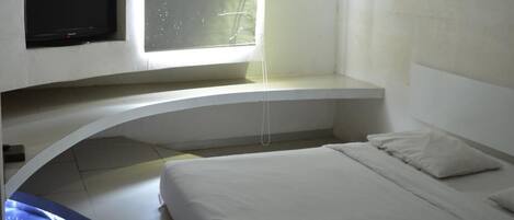 Deluxe Room | Desk, free WiFi, bed sheets