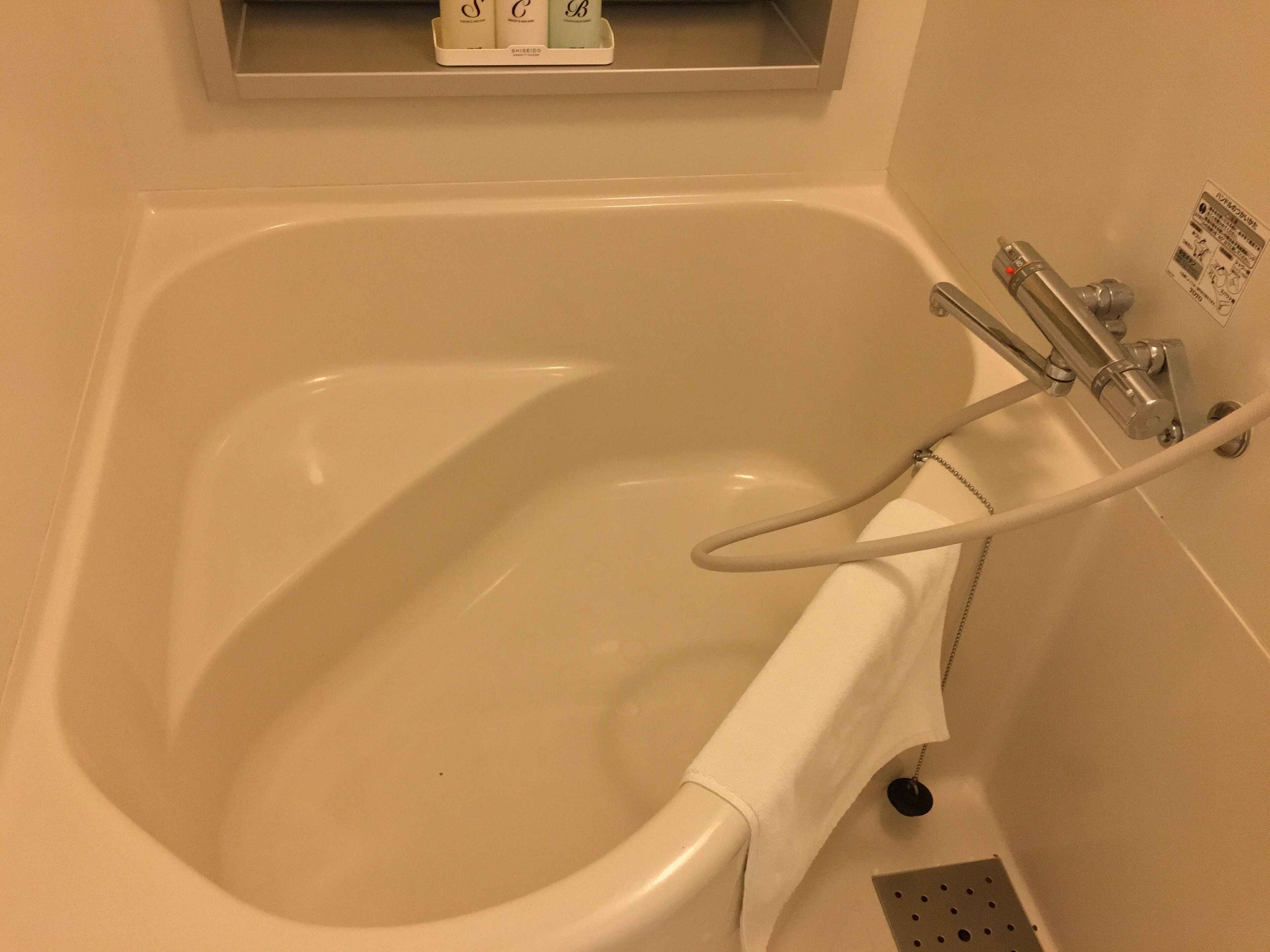 combined shower/bathtub, free toiletries, hair dryer, slippers