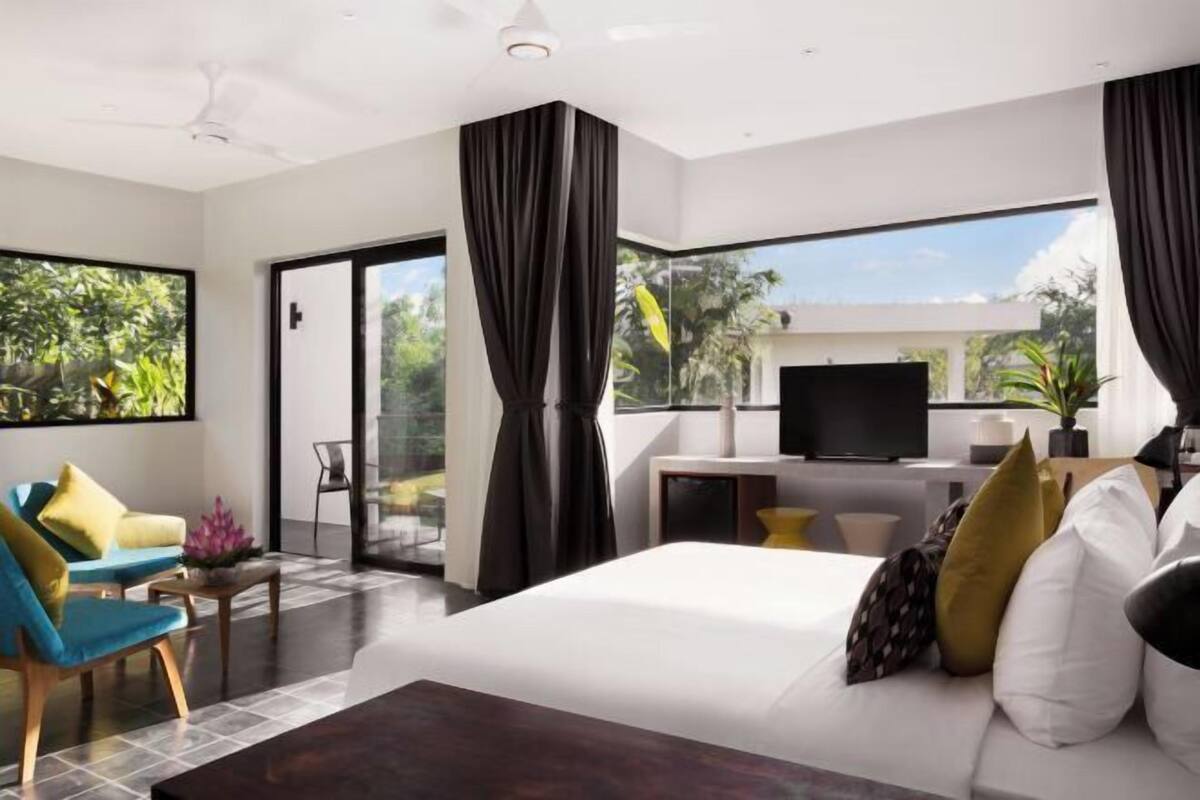 1 bedroom, down comforters, minibar, in-room safe