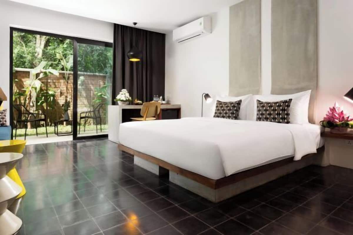 1 bedroom, down duvets, minibar, in-room safe