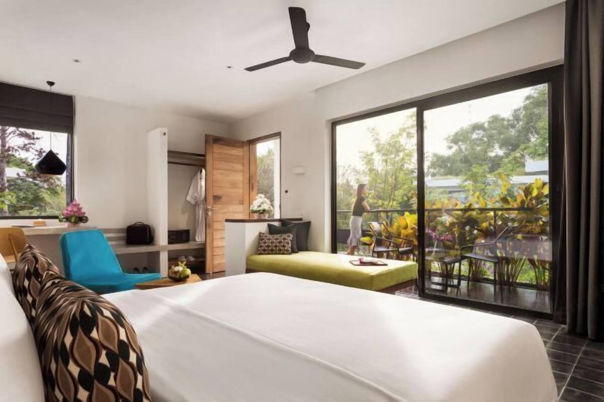 1 bedroom, down comforters, minibar, in-room safe