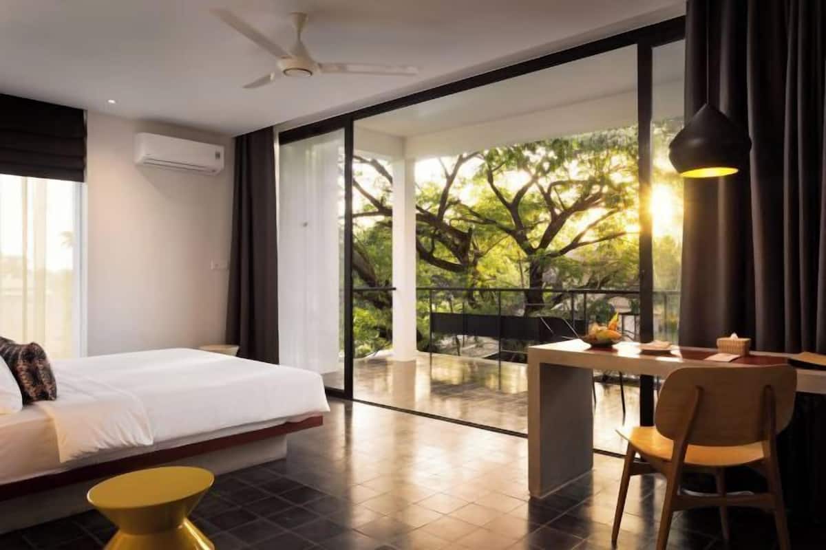 1 bedroom, down duvets, minibar, in-room safe