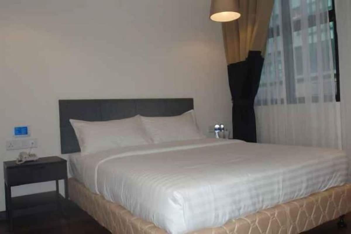Desk, iron/ironing board, free WiFi, wheelchair access