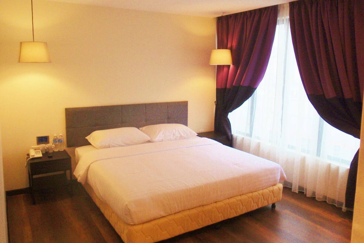 Room, 1 Katil Raja (King) | Meja, seterika/papan seterika, Wi-fi percuma 