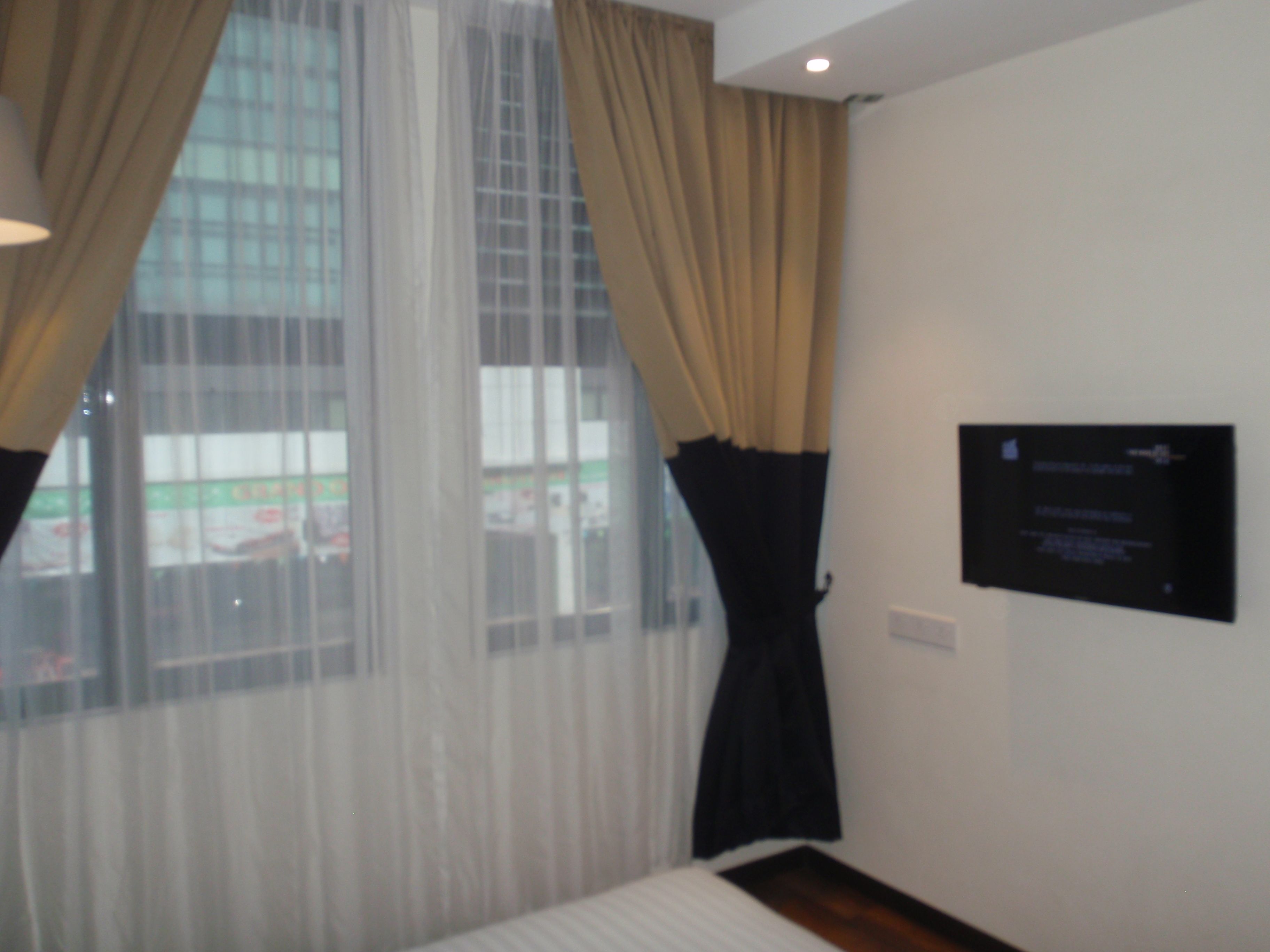 queen window | desk, iron/ironing board, free wifi, wheelchair access