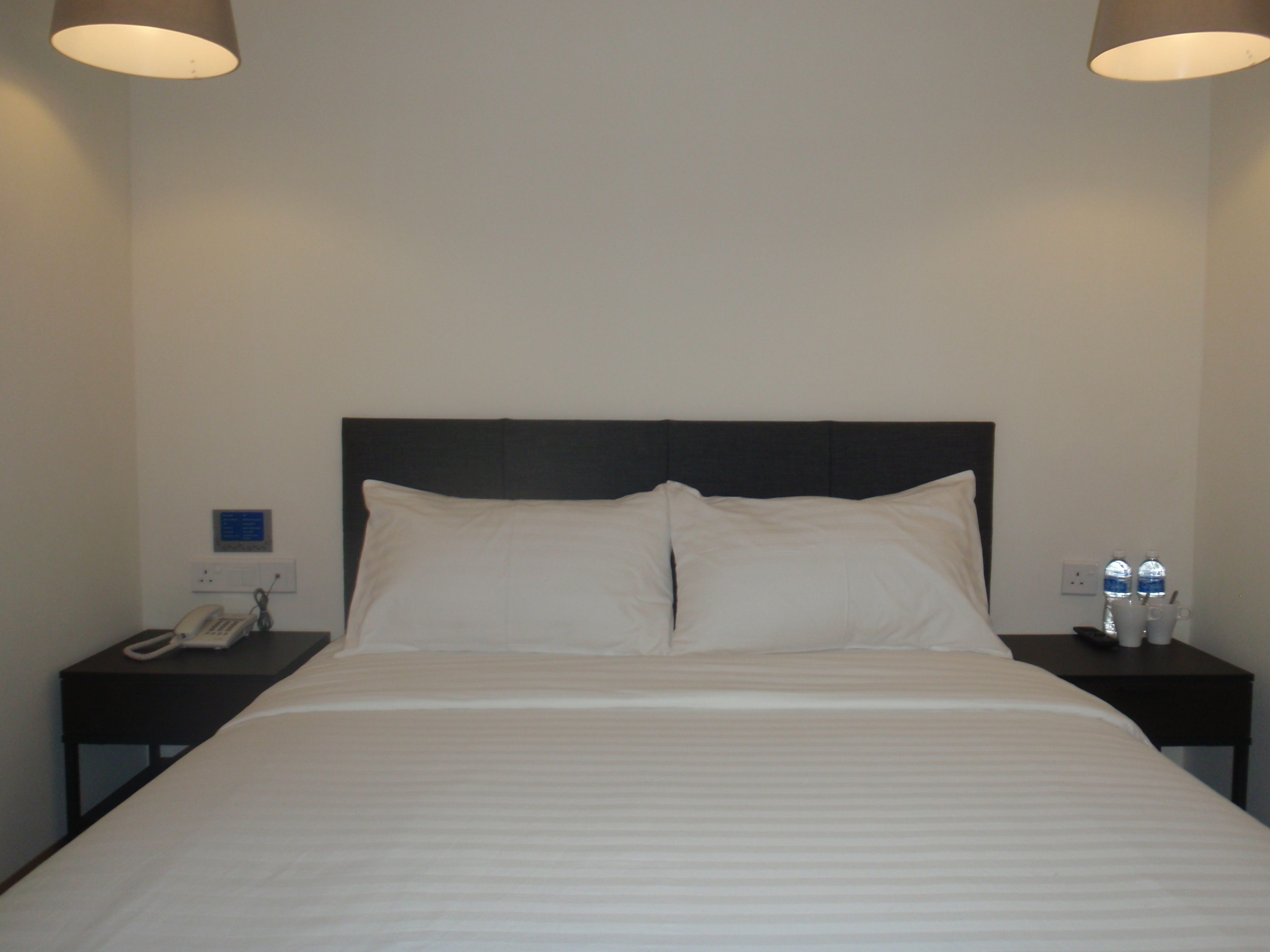 queen | desk, iron/ironing board, free wifi, wheelchair access