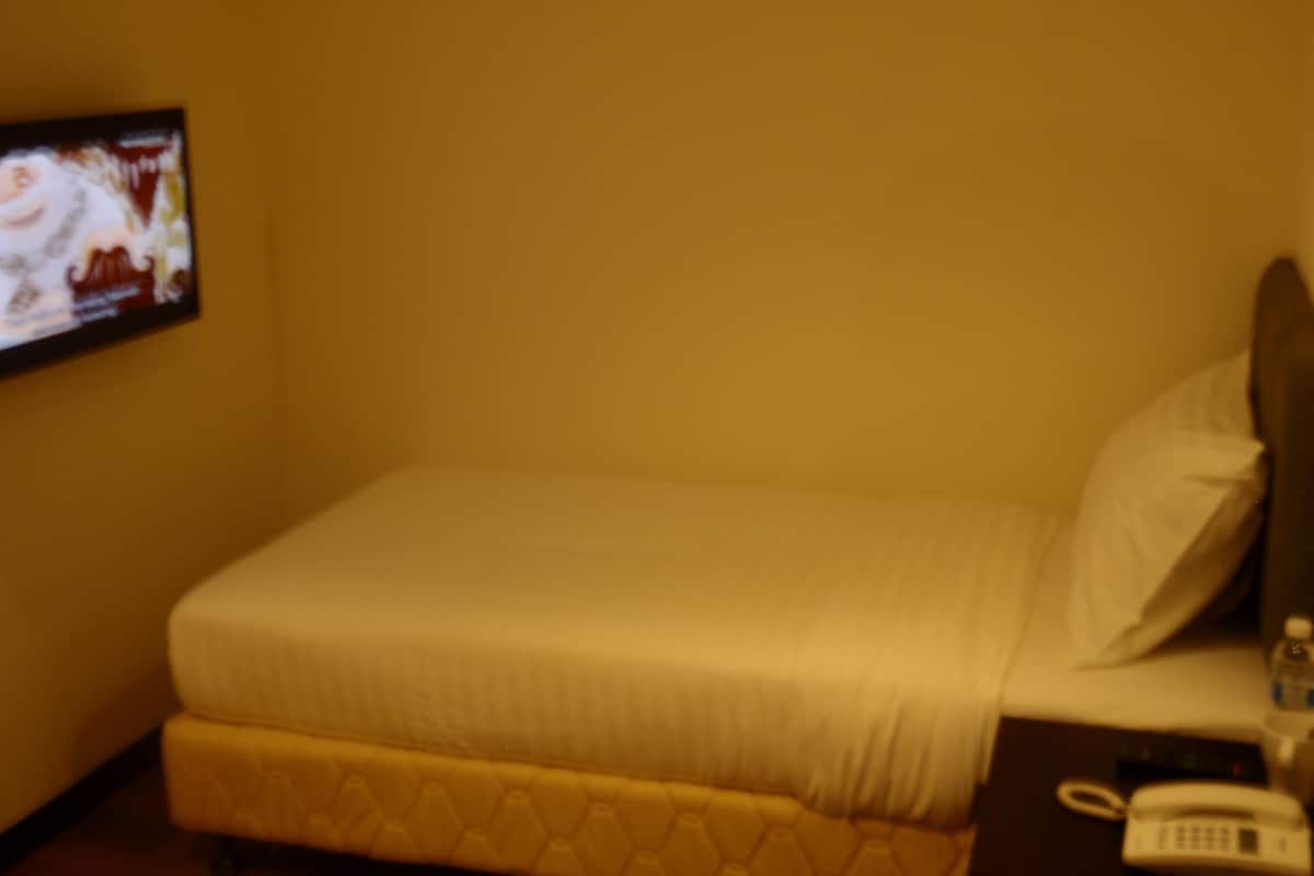 Single Room | Meja, seterika/papan seterika, Wi-fi percuma 