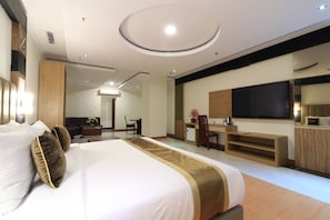 Suite Deluxe | 1 chambre, bureau, Wi-Fi gratuit, draps fournis